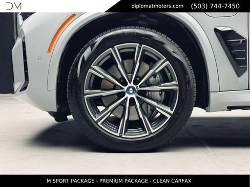 Used 2024 BMW X5 xDrive50e w/ M Sport Package AWD/4WD image 41