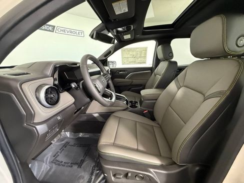 New 2026 Chevrolet Colorado ZR2 w/ Technology Package AWD/4WD image 18