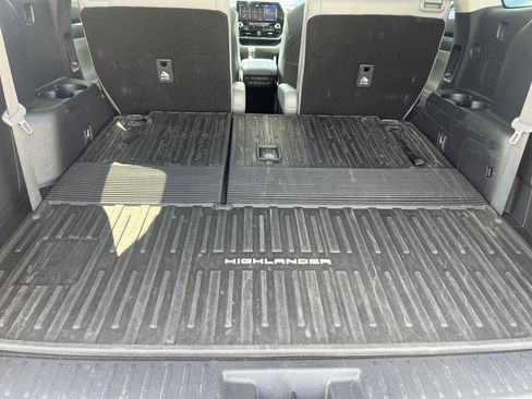 Used 2021 Toyota Highlander Platinum AWD/4WD image 12