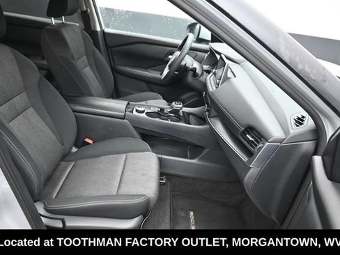Used 2024 Nissan Rogue SV AWD/4WD image 9