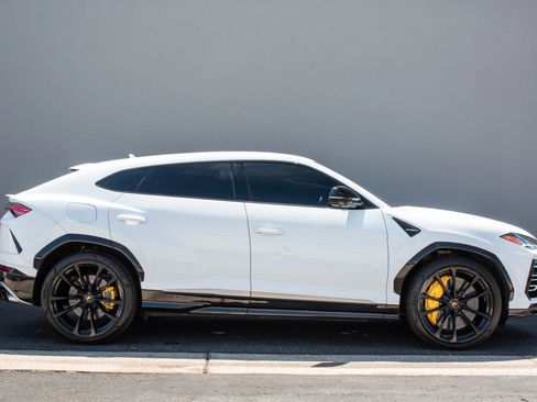 Used 2020 Lamborghini Urus image 7