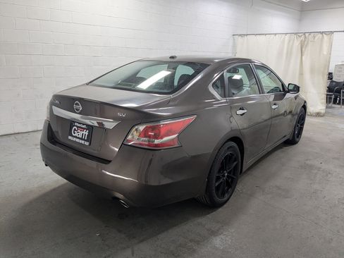 Used 2015 Nissan Altima 2.5 SV w/ Convenience Package FWD image 7