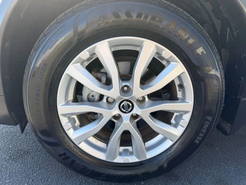 Used 2020 Nissan Rogue S w/ Special Edition Package FWD image 28