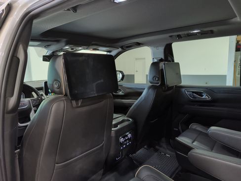 Used 2021 GMC Yukon SLT w/ Rear Media and Nav Package AWD/4WD image 9
