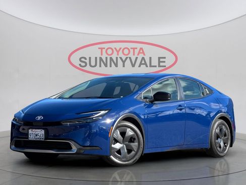 Used 2025 Toyota Prius Plug-In Hybrid image 2