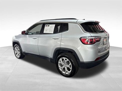 Used 2024 Jeep Compass Latitude AWD/4WD image 7