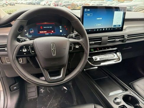 New 2026 Lincoln Corsair Premiere image 9