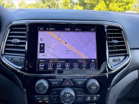 Used 2019 Jeep Grand Cherokee Altitude AWD/4WD image 13