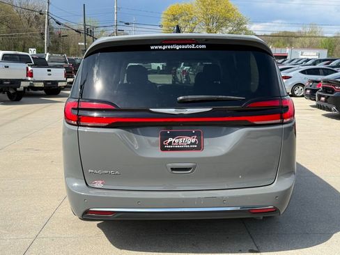 Used 2023 Chrysler Pacifica Touring-L FWD image 14