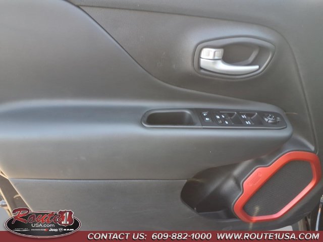 Used 2023 Jeep Renegade Trailhawk AWD/4WD image 27