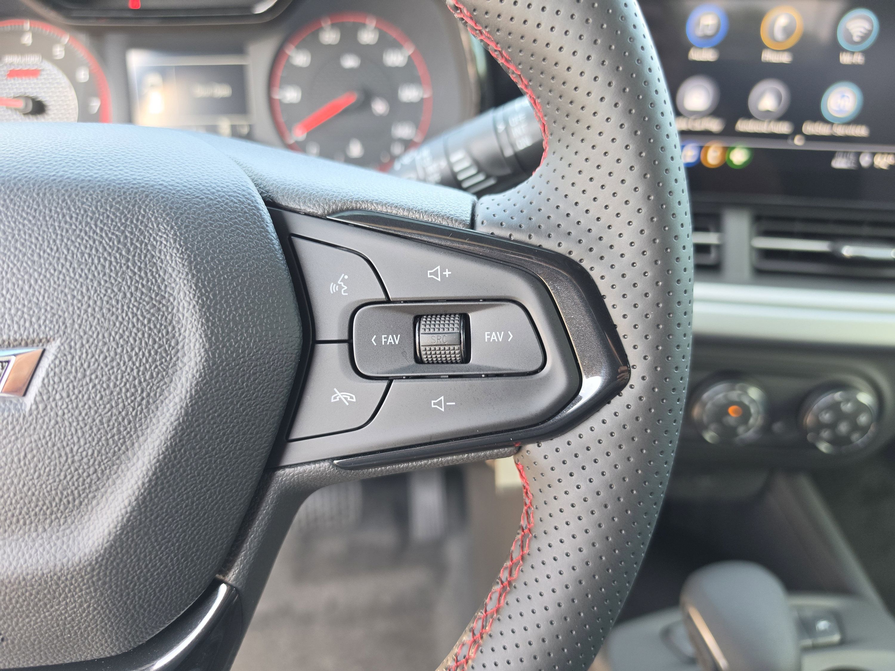 Used 2026 Chevrolet Trax RS w/ Sunroof Package FWD image 31