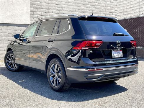 Certified 2023 Volkswagen Tiguan SE FWD image 10