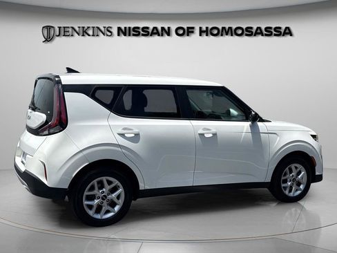 Used 2024 Kia Soul LX w/ Option Group 015 FWD image 2
