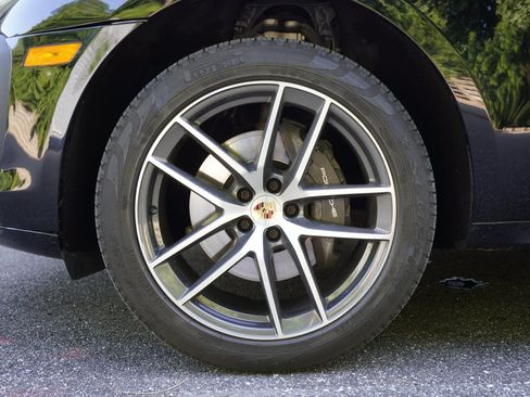 Used 2024 Porsche Macan AWD/4WD image 11