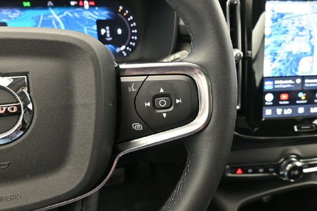 Used 2023 Volvo XC40 B4 Plus w/ Driver Assist Package FWD image 24