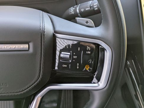 Used 2025 Land Rover Range Rover Sport SE image 20