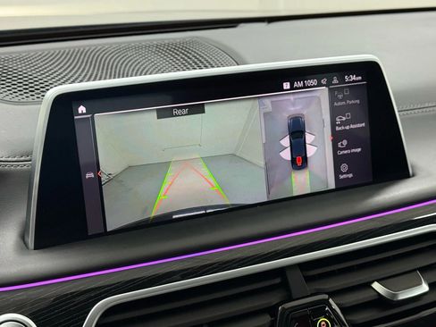 Used 2022 BMW 750i xDrive w/ Luxury Rear Seating Package image 28