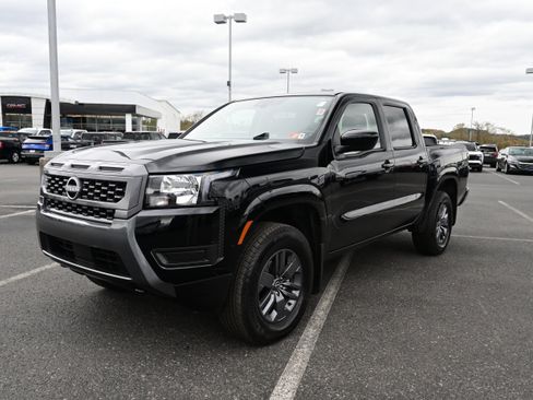 Used 2025 Nissan Frontier SV image 4