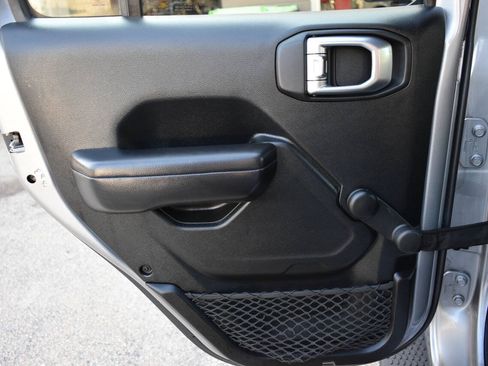 Used 2018 Jeep Wrangler Unlimited Sport AWD/4WD image 14