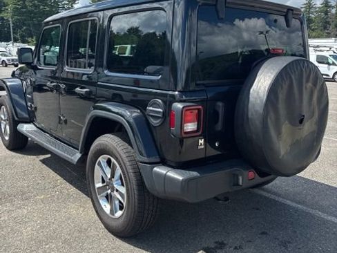 Used 2019 Jeep Wrangler Unlimited Sahara w/ Cold Weather Group AWD/4WD image 5
