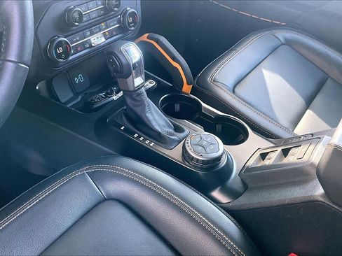 Used 2024 Ford Bronco Badlands image 15