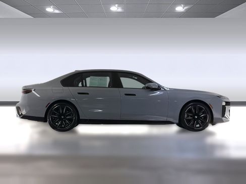 Used 2023 BMW 740i w/ Parking Assistance Package RWD image 8