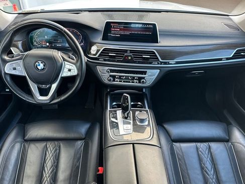 Used 2022 BMW 740i w/ Premium Package RWD image 14