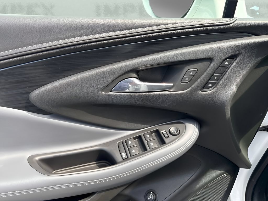 Used 2020 Buick Envision Essence FWD image 17