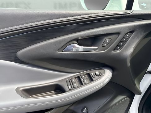 Used 2020 Buick Envision Essence FWD image 17