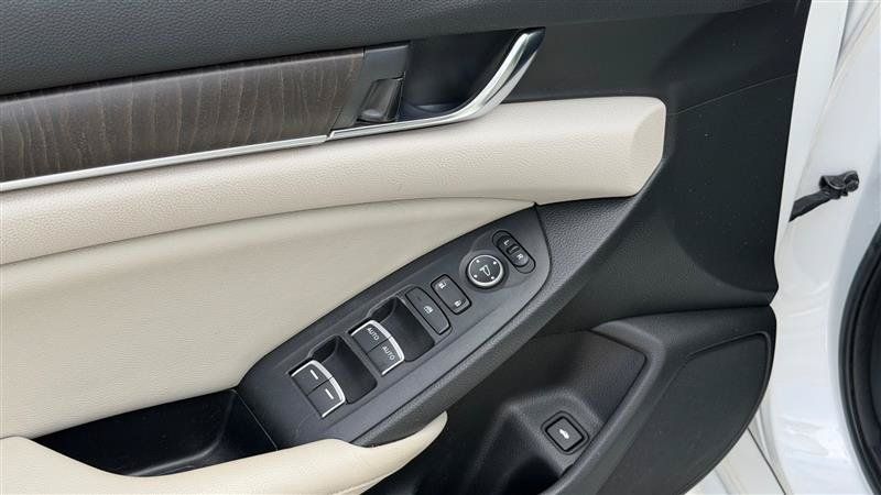 Used 2018 Honda Accord EX image 22
