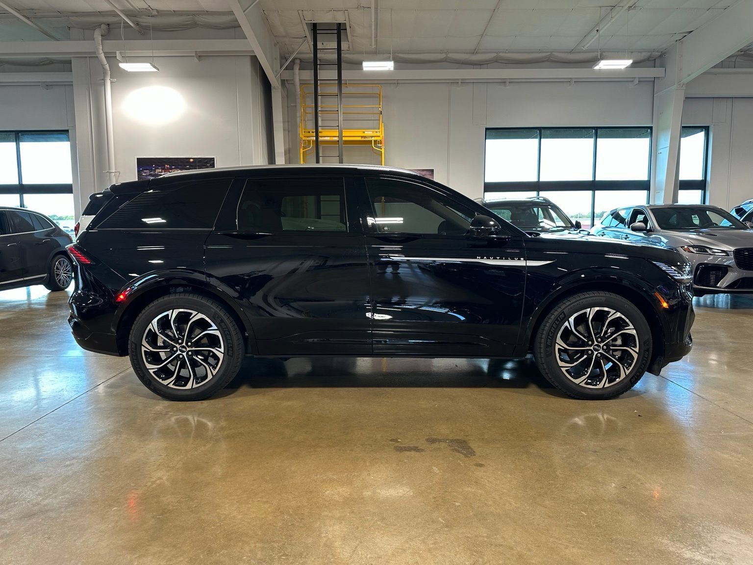 Used 2025 Lincoln Nautilus Reserve AWD/4WD image 8