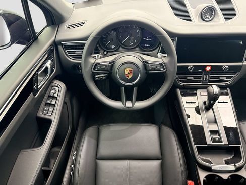 Certified 2026 Porsche Macan AWD/4WD image 13
