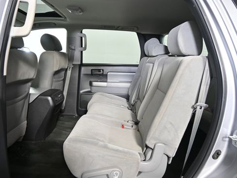 Used 2016 Toyota Sequoia SR5 AWD/4WD image 18