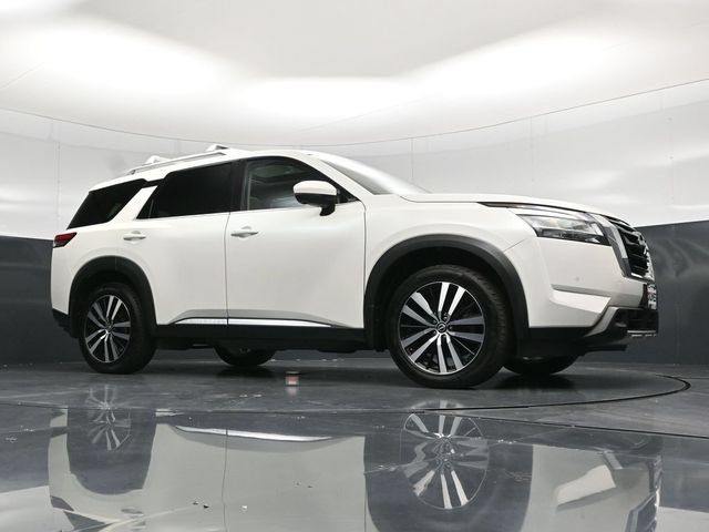 Used 2024 Nissan Pathfinder Platinum w/ Cargo Package AWD/4WD image 61