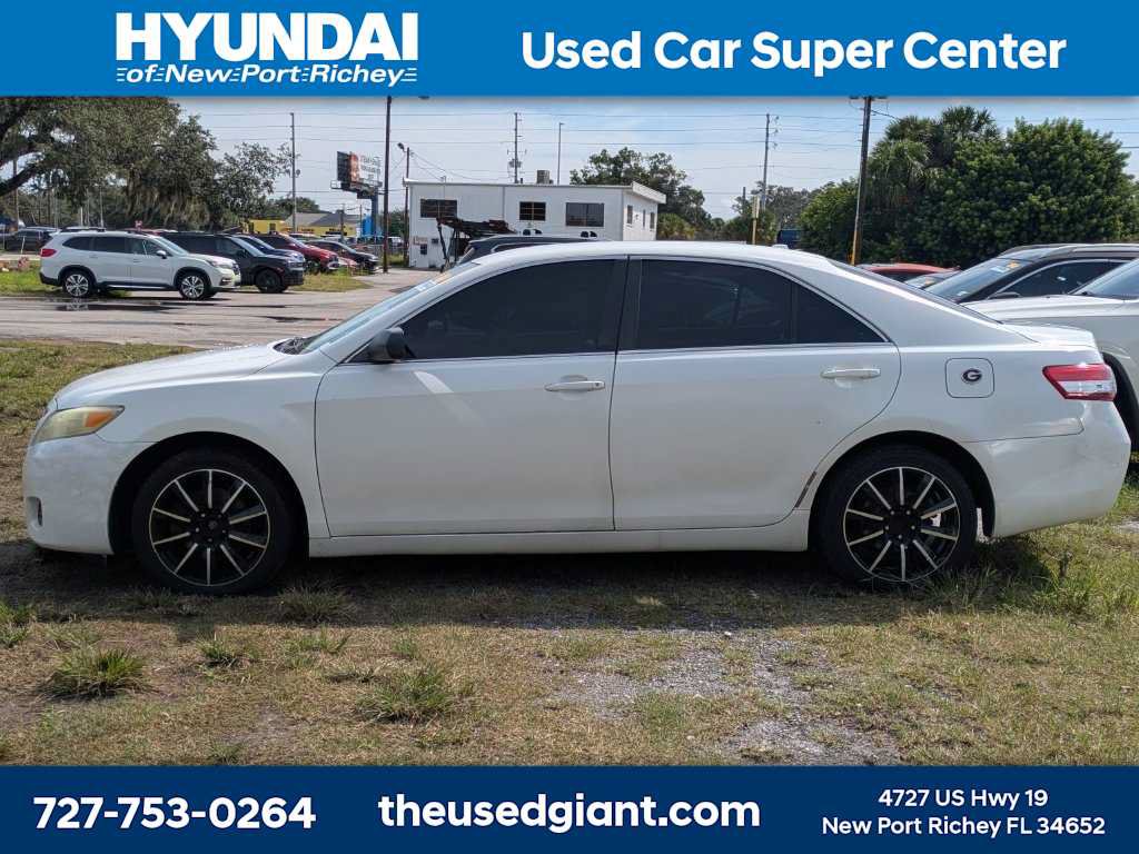 Used 2011 Toyota Camry FWD image 2