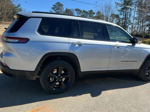 New 2025 Jeep Grand Cherokee L Altitude image 8