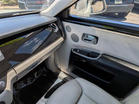 Used 2015 Rolls-Royce Ghost RWD image 14
