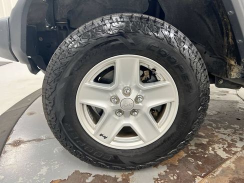 Used 2020 Jeep Gladiator Sport w/ Quick Order Package 24S AWD/4WD image 26