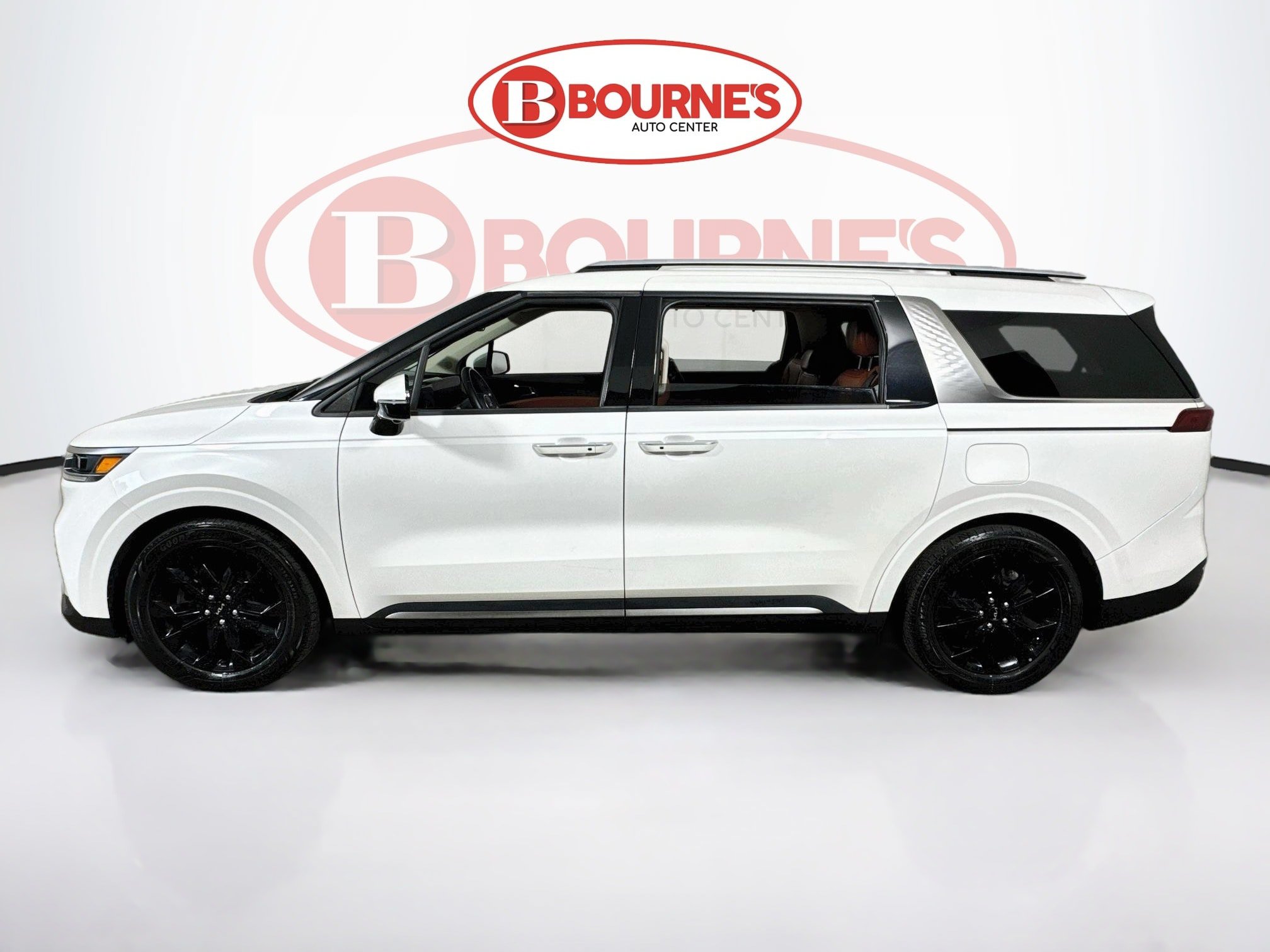 Used 2024 Kia Carnival SX FWD image 8