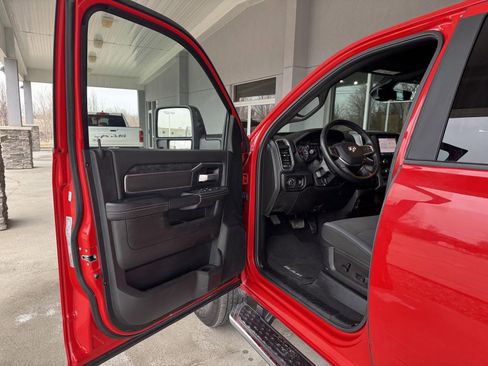 Used 2024 RAM 2500 Big Horn w/ Bed Utility Group image 11