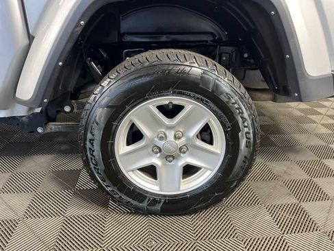 Used 2022 Jeep Gladiator Sport AWD/4WD image 8