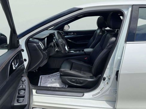 Used 2023 Nissan Maxima SR w/ Sport Mat Group FWD image 18