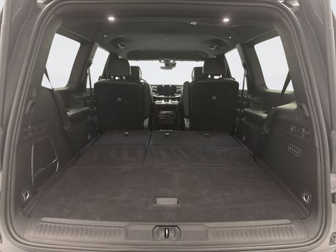 Used 2024 Jeep Wagoneer Series II w/ Flexible Seating Group AWD/4WD image 25