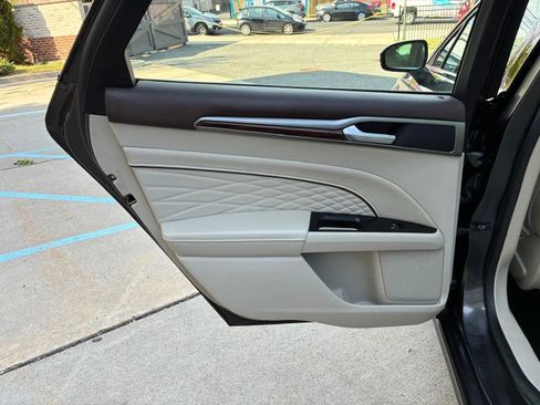 Used 2017 Ford Fusion Platinum AWD/4WD image 13