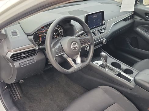 Used 2025 Nissan Altima 2.5 SV FWD image 15