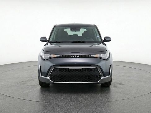 Used 2025 Kia Soul LX w/ LX Technology Package FWD image 2