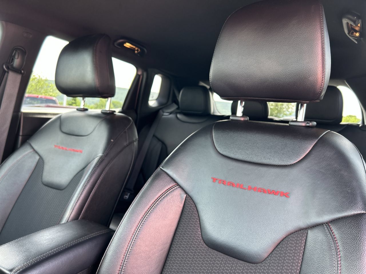Used 2025 Jeep Compass Trailhawk AWD/4WD image 23