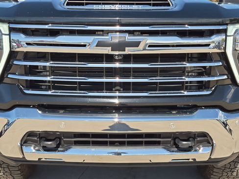 Used 2024 Chevrolet Silverado 3500 LTZ w/ LTZ Convenience Package AWD/4WD image 10