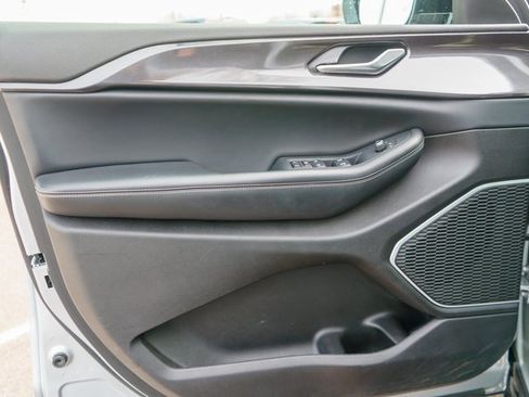 Used 2022 Jeep Grand Cherokee Altitude image 18