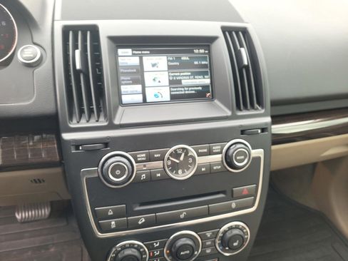Used 2014 Land Rover LR2 AWD/4WD image 21